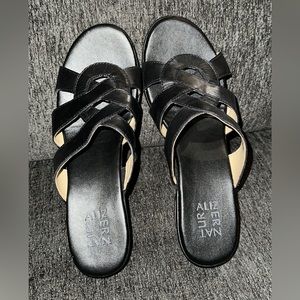 Naturalizer size 9. Great condition.